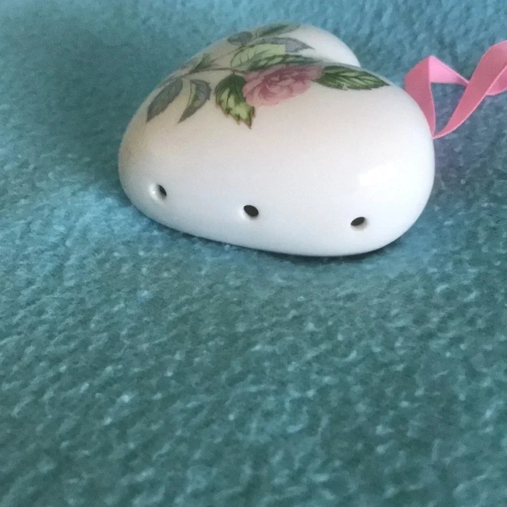 POMANDER PORCELAIN heart scented vintage 1986 pink refillable NEW IN BOX 3”X 3”
